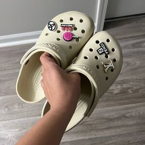 Crocs Size 7